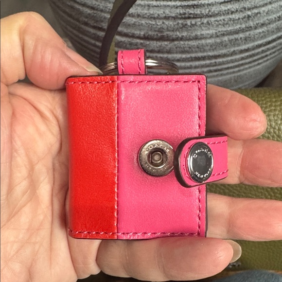 Coach 2016 Vibrant Keychain Pictureframe - Picture 4 of 9